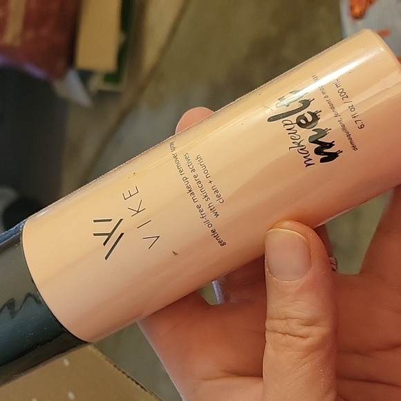 Vine Makeup Melt 6.7 oz/200ml Makeup Remover Spray - Picture 1 of 6